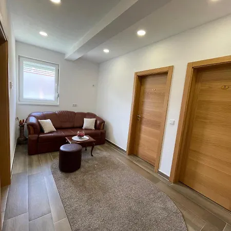 Maja Bed and Breakfast Bihać