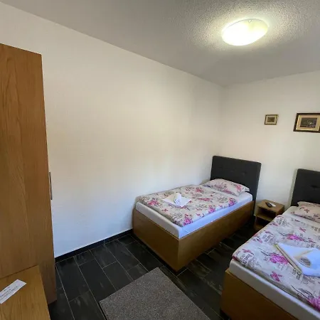 Maja Bed and Breakfast 3*