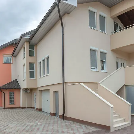 Maja Bed and Breakfast 3*