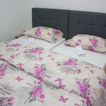 Maja Bed & Breakfast *