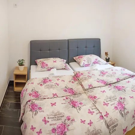 Maja Bed & Breakfast *