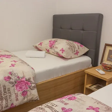 Bed & Breakfast Maja *