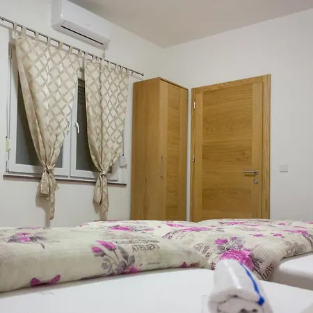 Maja Bed & Breakfast *