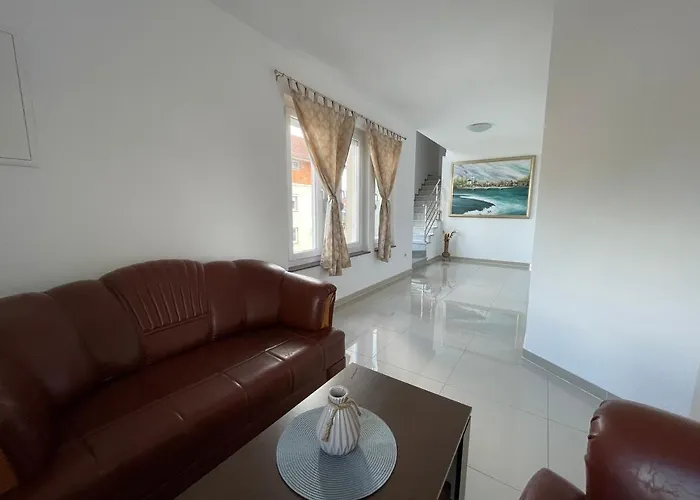 Alojamento de Acomodação e Pequeno-almoço Maja 3*