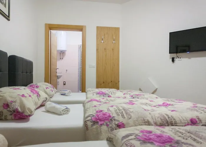 Alojamento de Acomodação e Pequeno-almoço Maja 3*